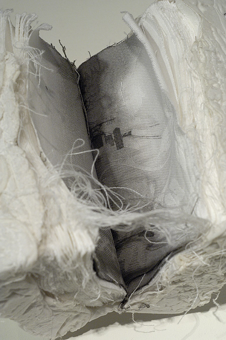 history behind clothes (detail1-1)